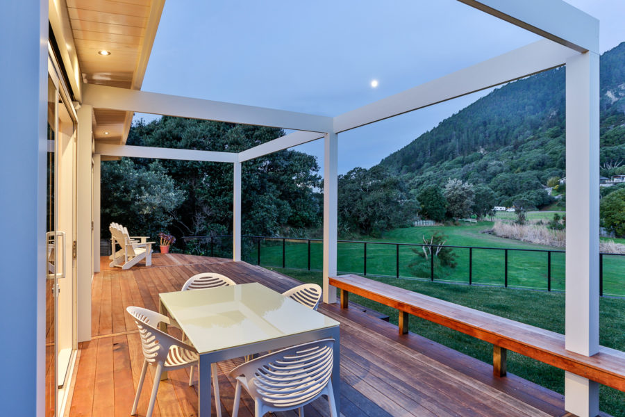 Lockwood Holiday Home Night View Deck and Outdoor Area