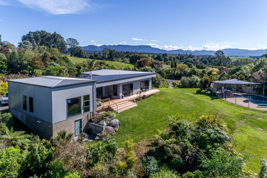 rural lifestyle with views Lockwood Home